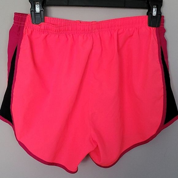 NIKE GIRLS RUNNING SHORTS - Picture 3 of 3